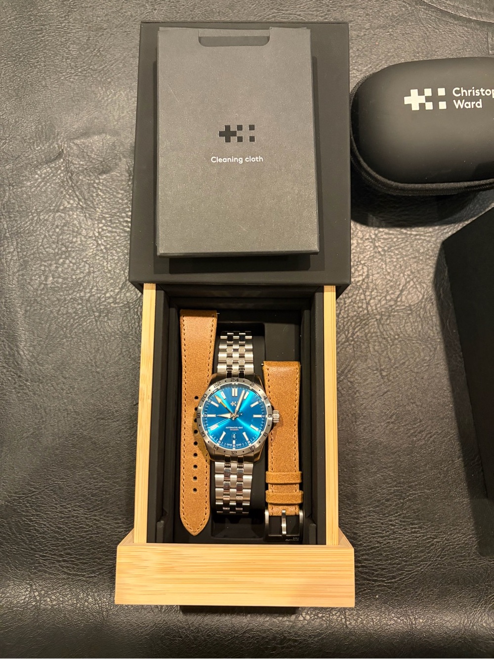 Christopher Ward C63 Sealander GMT 39mm on Consort Bracelet Dragonfly Blue Dial - Picture 7 of 9